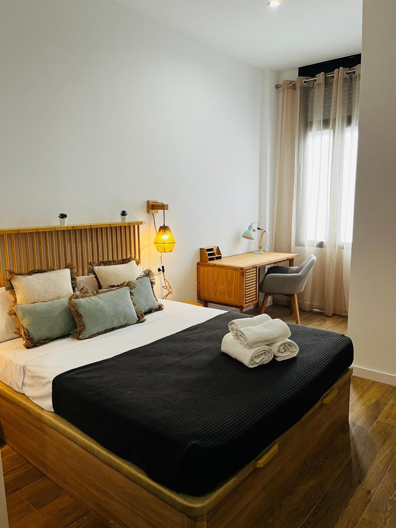 Travel Habitat Mediterranean Suites บาเลนเซีย ภายนอก รูปภาพ