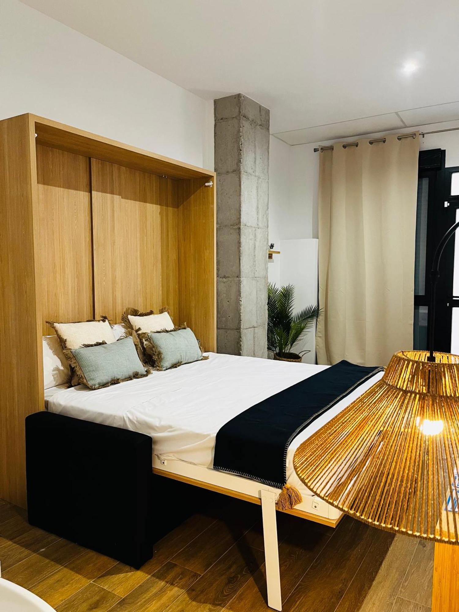 Travel Habitat Mediterranean Suites บาเลนเซีย ภายนอก รูปภาพ