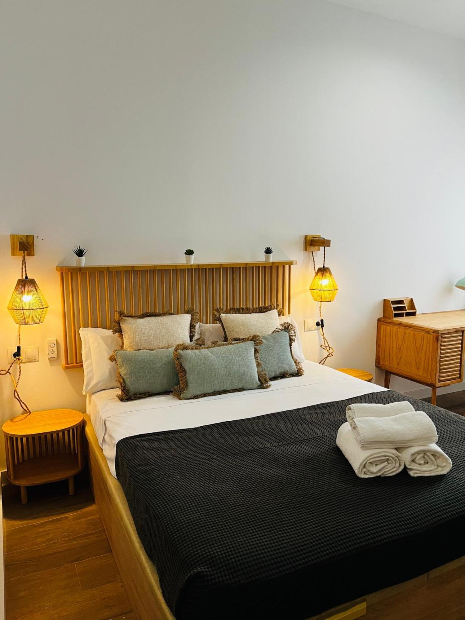 Travel Habitat Mediterranean Suites บาเลนเซีย ภายนอก รูปภาพ
