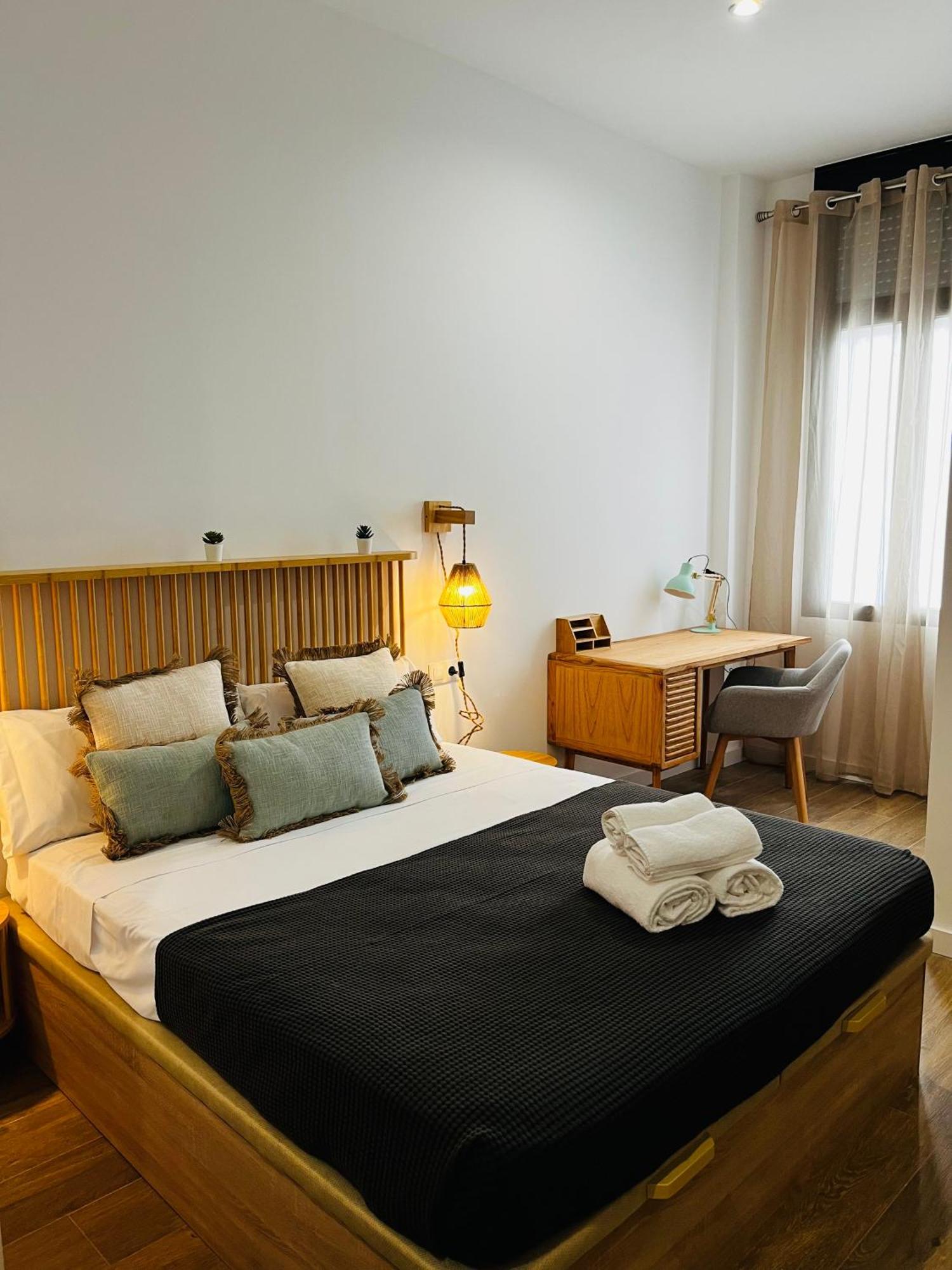 Travel Habitat Mediterranean Suites บาเลนเซีย ภายนอก รูปภาพ