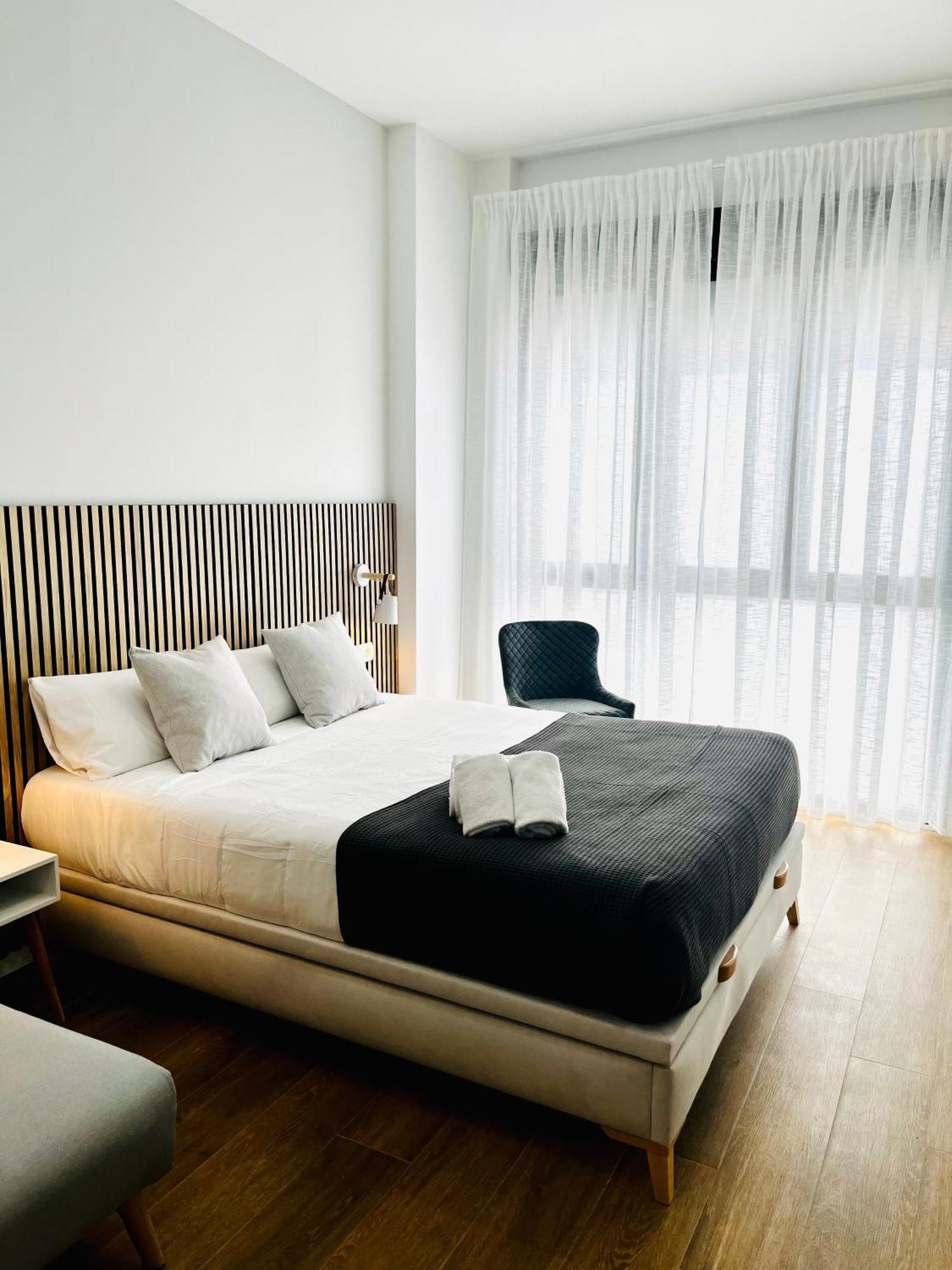 Travel Habitat Mediterranean Suites บาเลนเซีย ภายนอก รูปภาพ