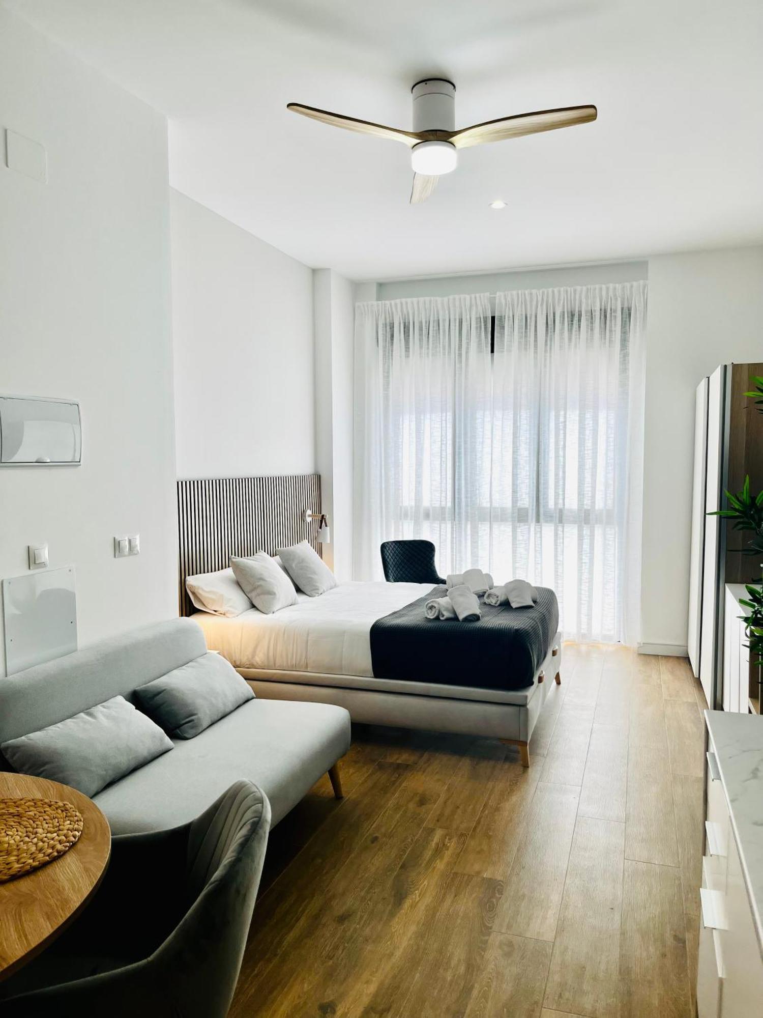 Travel Habitat Mediterranean Suites บาเลนเซีย ภายนอก รูปภาพ
